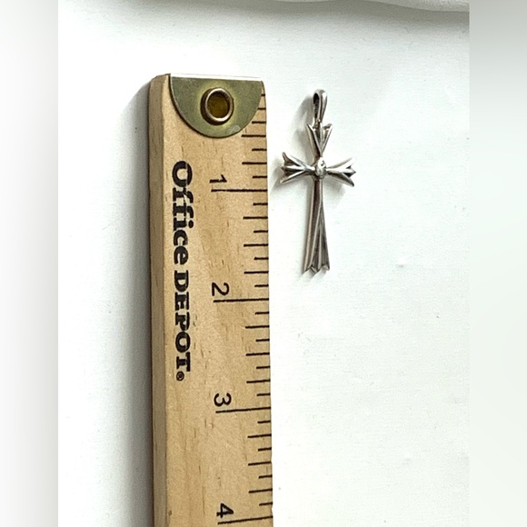 Vintage 925 Sterling Silver Cross Pendant - Picture 6 of 8